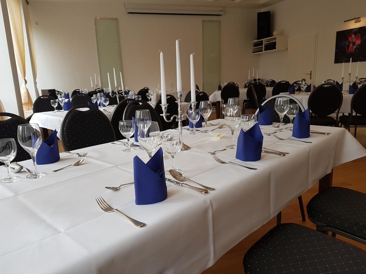 Bennetts Restaurant Und Hotel Wittingen エクステリア 写真